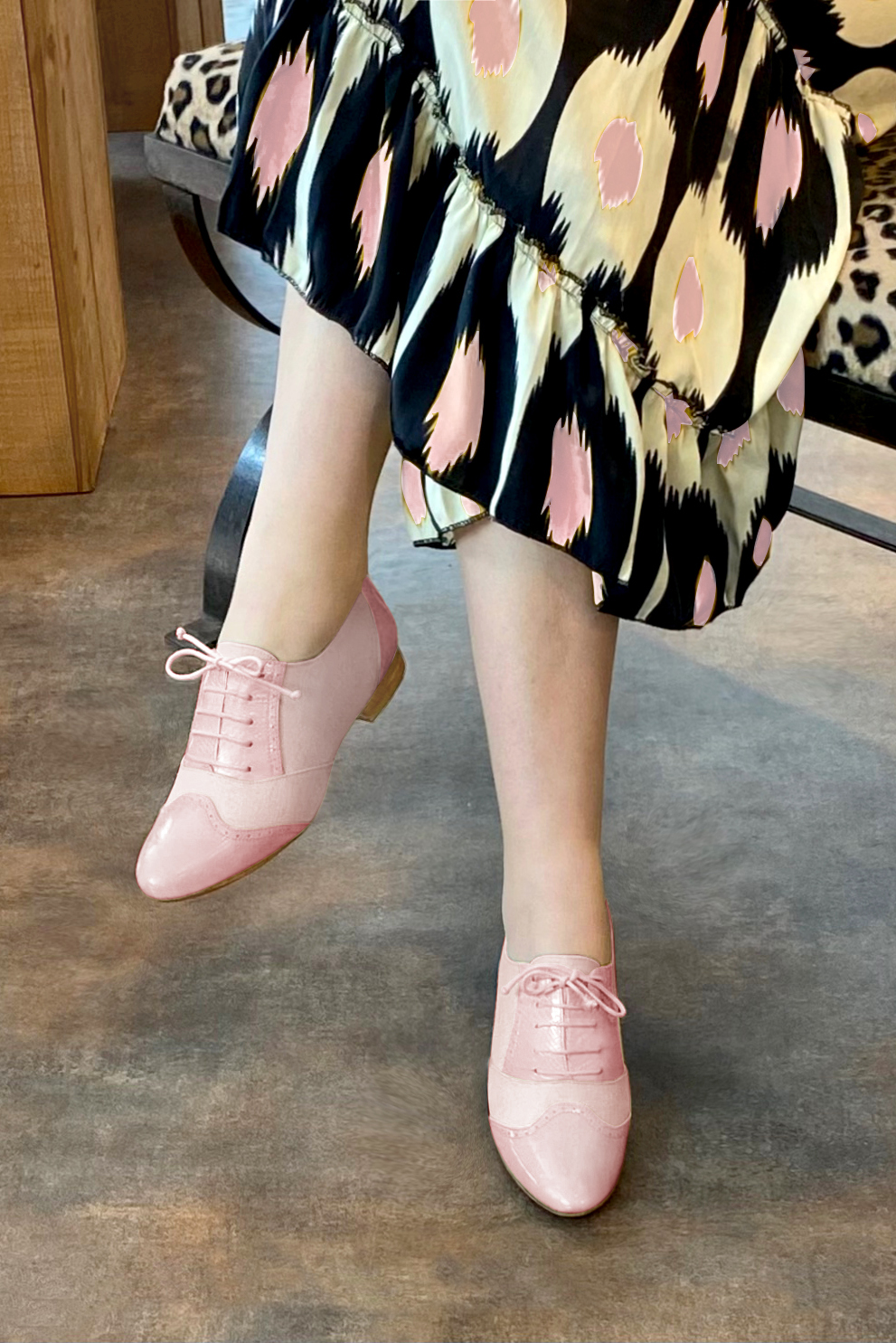 Light pink women's fashion lace-up shoes.. Worn view - Florence KOOIJMAN